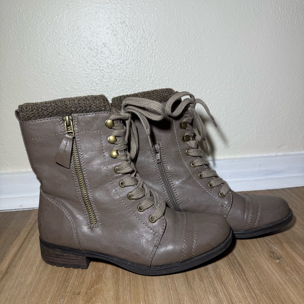 Limelight | Boho Grunge Taupe Combat Boots Lace Up Ankle Booties | Size 8